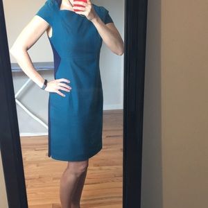 Flattering Elie Tahari asymmetric neckline 👗